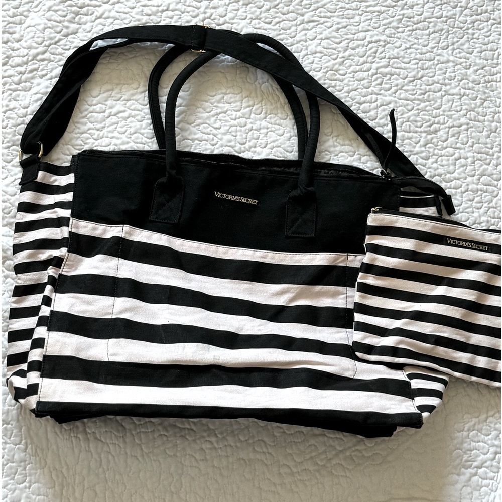 🩷 Victoria’s Secret Large Duffel bag W/Pouch